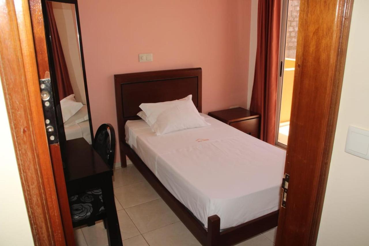 Restaurante Residencial Nova Cidade Porto Novo Buitenkant foto